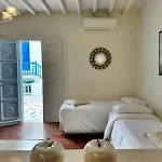 Le Coq Apartments